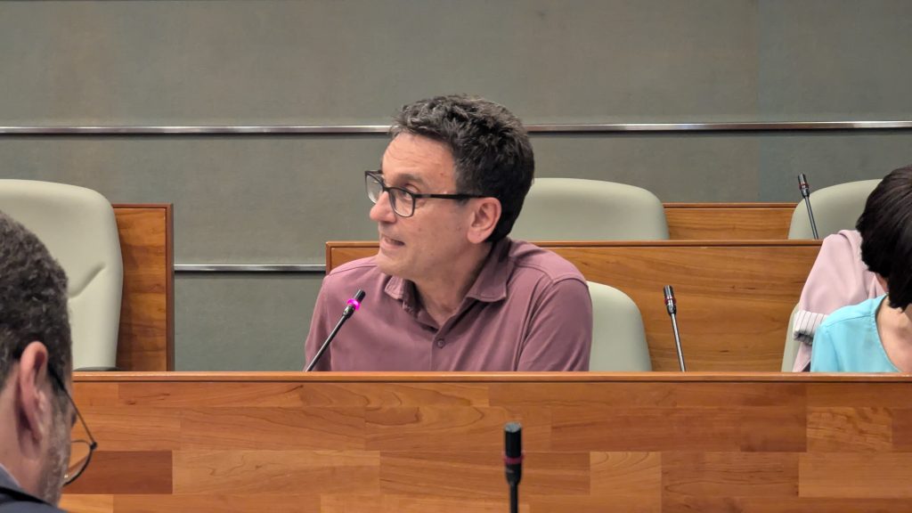 el portaveu del grup municipal compromís-podem-esquerra unida, xavier martí, en una intervenció plenària.